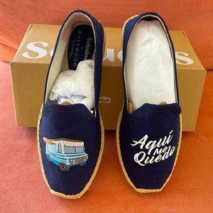 Men’s size 9 Soludos espadrilles. Navy with embroidered design. New with box.